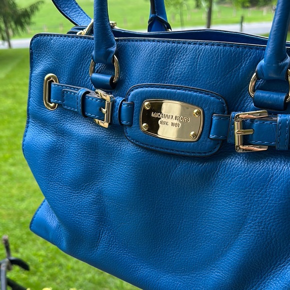 Michael Kors Blue Shoulder Bag with Gold Hardware - Picture 2 of 10
